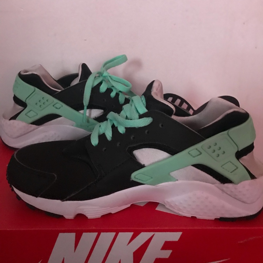 Black/White/Mint Green Huaraches